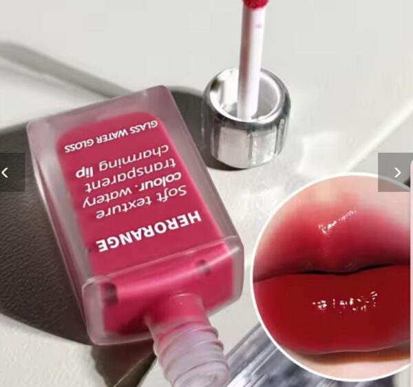 Light Glass-Like Lip Lacquer