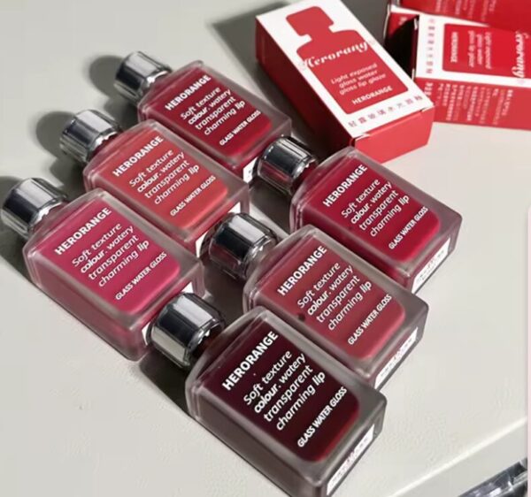Light Glass-Like Lip Lacquer
