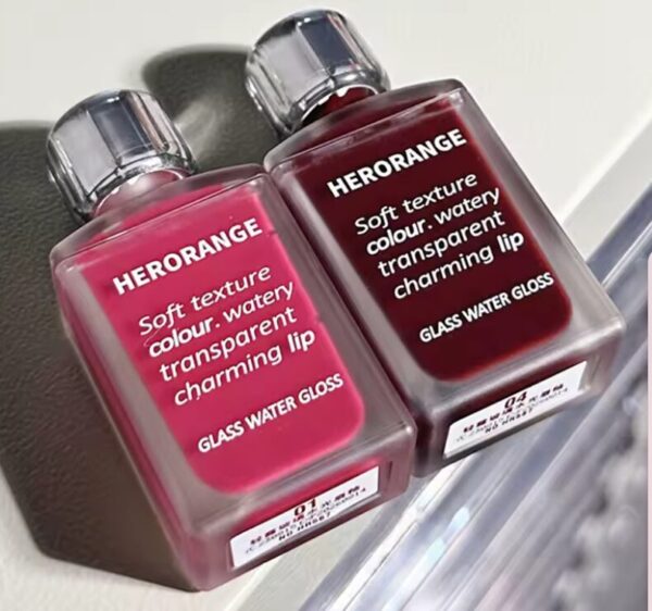 Light Glass-Like Lip Lacquer