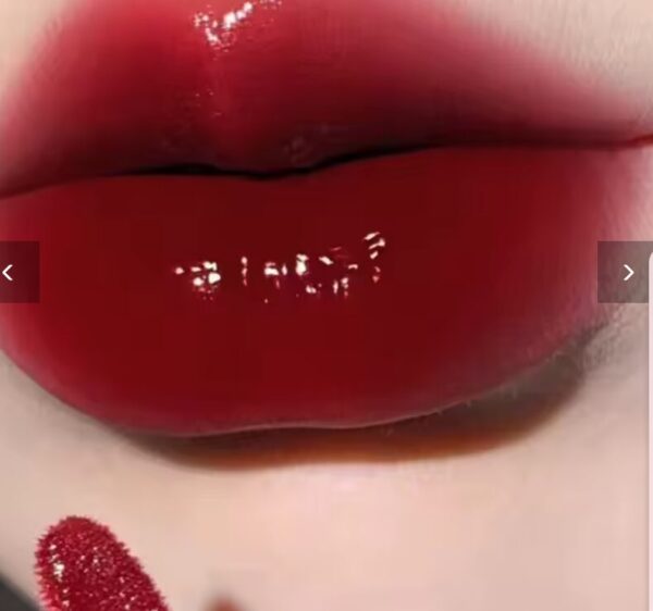Light Glass-Like Lip Lacquer
