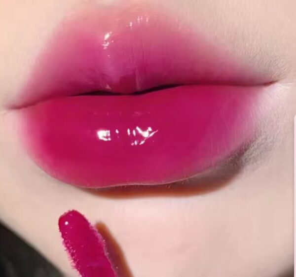 Light Glass-Like Lip Lacquer