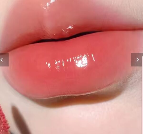 Light Glass-Like Lip Lacquer