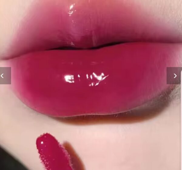 Light Glass-Like Lip Lacquer