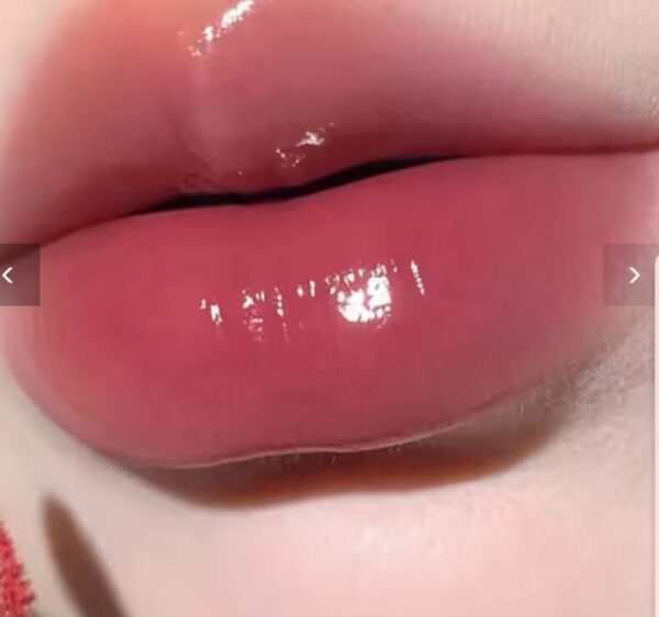 Light Glass-Like Lip Lacquer