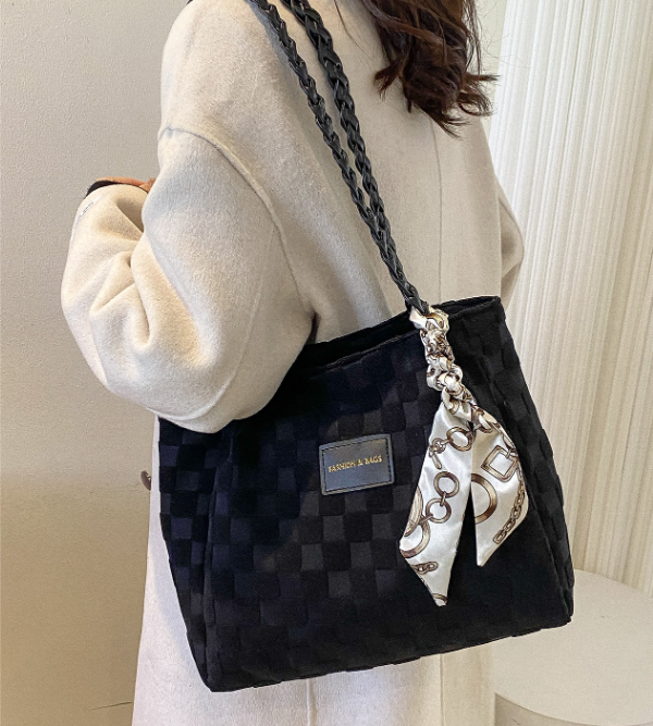 Solid Color Minimalist Braided Straw Shoulder Bag